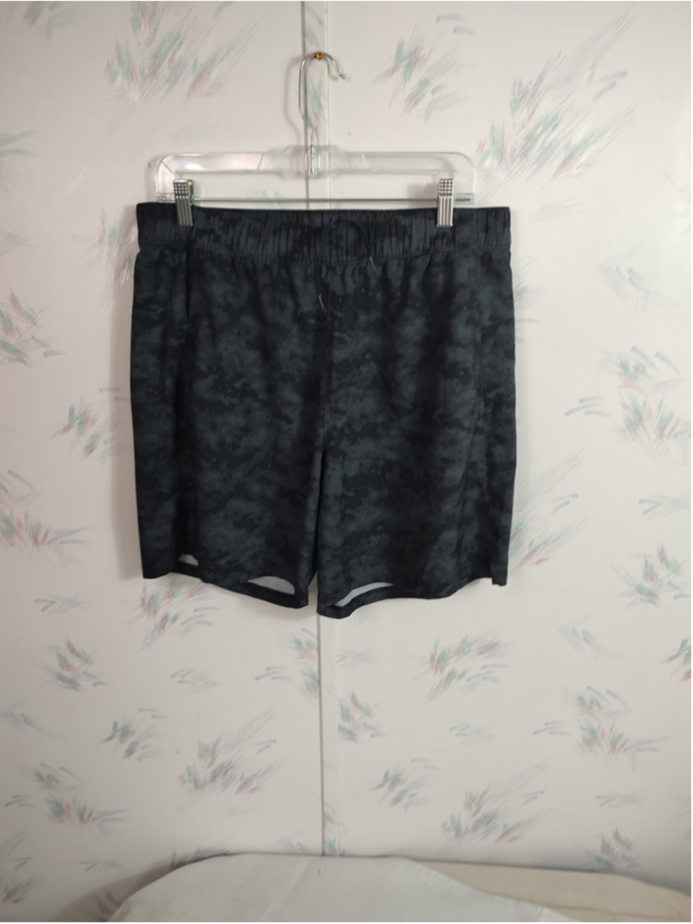 Men's Old Navy Active 7in Essential Shorts Go Dry Black Camo L